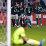 Palmeiras vence Bragantino com retranca e segue líder