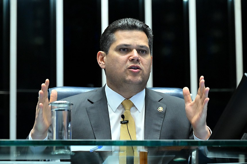 Empresários tentam adiar fim da escala 6×1, mas Alcolumbre evita compromisso