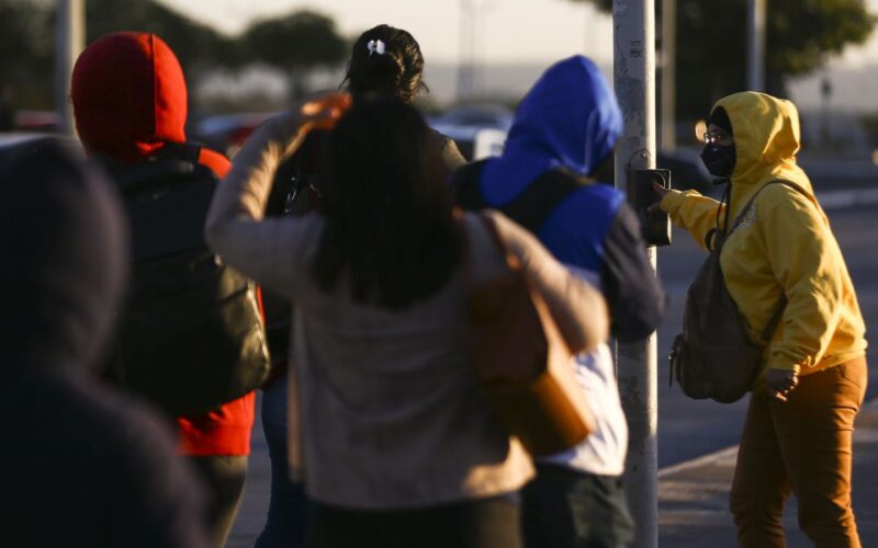 Frente fria e instabilidade trazem temporais e ventania ao Brasil