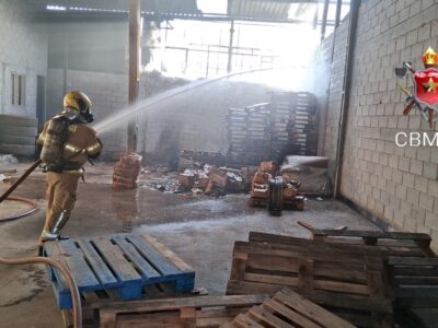 Incêndio em galpão em Ceilândia é controlado sem vítimas