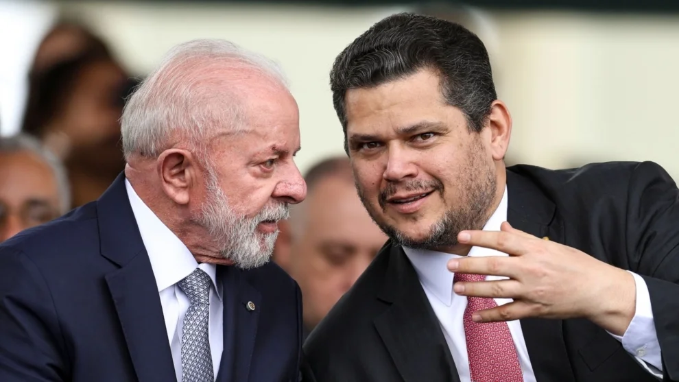 Lula ordena demissões pontuais, mas poupa Alcolumbre