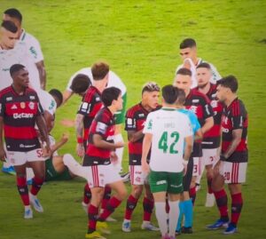 Palmeiras domina Flamengo no Maracanã e abre 7 pontos na liderança