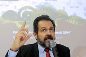 PT brasiliense fecha chapa proporcional; Agnelo concorre