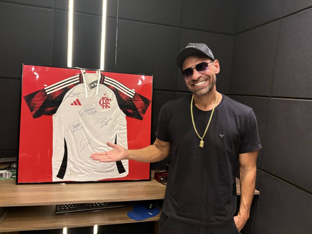 Rifa camisa do Flamengo autografada para paciente com câncer