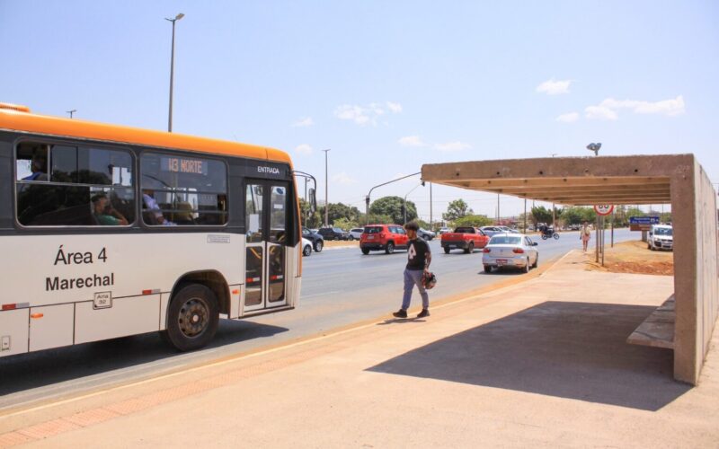 Roubos em ônibus do DF caem 52% com pagamento digital