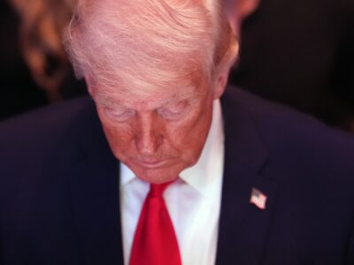 Trump publica imagem de navios afundados e provoca Irã