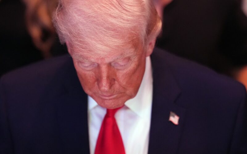 Trump publica imagem de navios afundados e provoca Irã