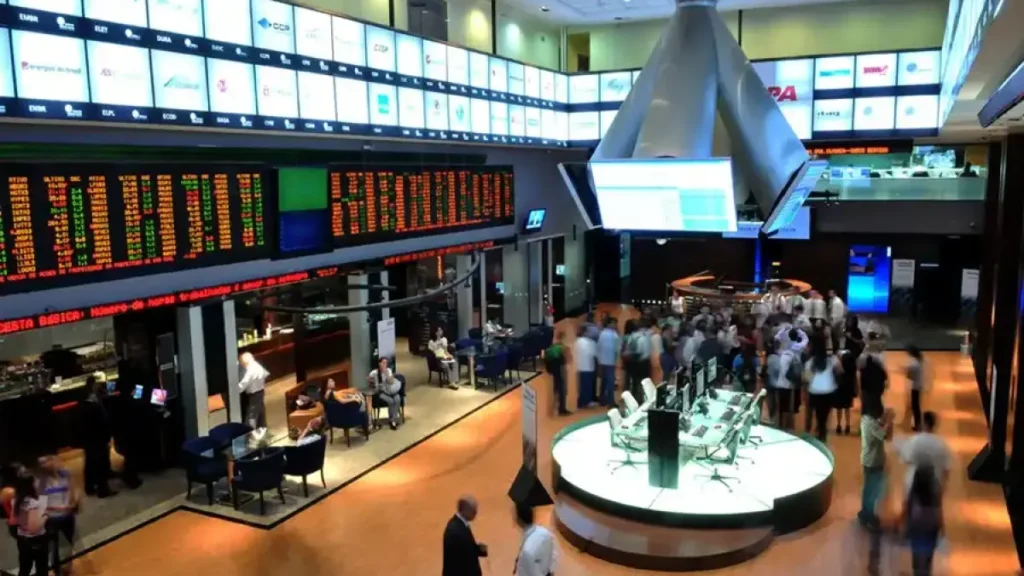Bolsa abre após atraso; dólar sobe com Fed no radar