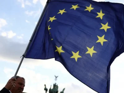 UE cria equipe para fiscalizar IA e combater deepfakes