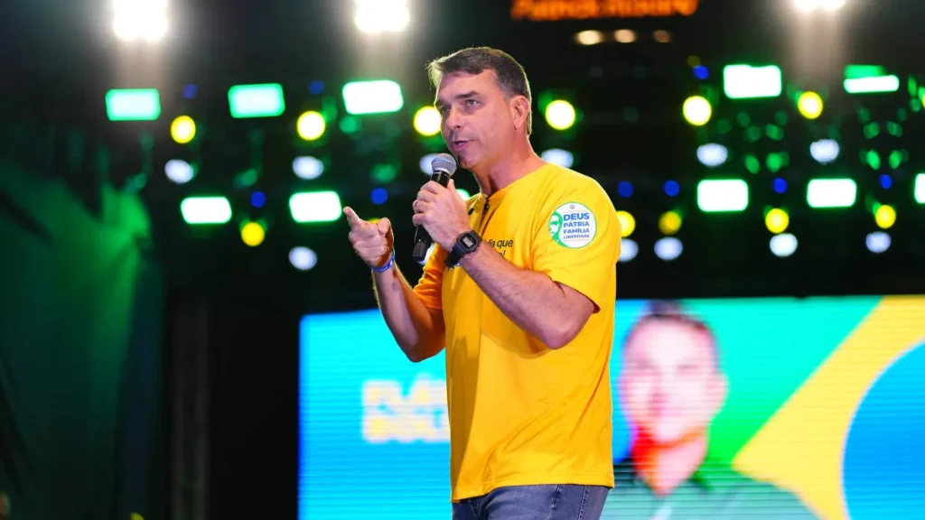 Flávio Bolsonaro afirma que aceitará resultado das urnas em 2026