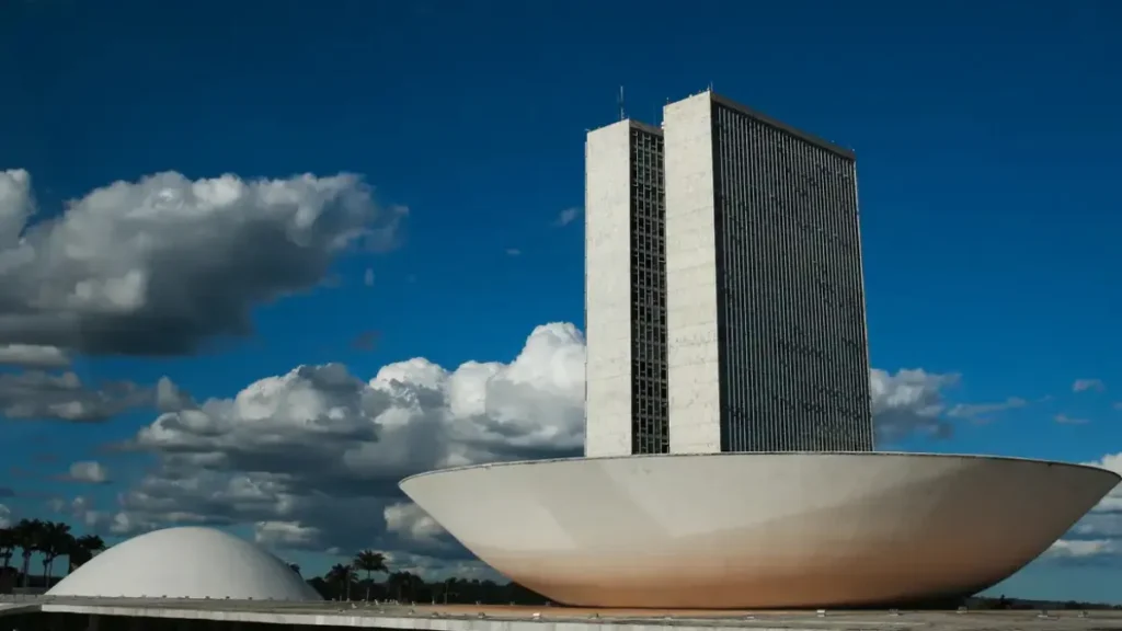 Estudo: Congresso forte, mas com regras informais e menos transparência