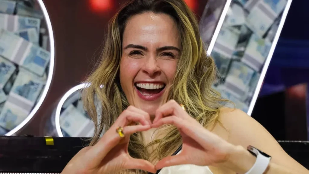 Ana Paula Renault vira atração no SP2B e atrai fãs eufóricos