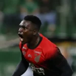 Athletico-PR empata com Bragantino e fica a 7 pontos do líder